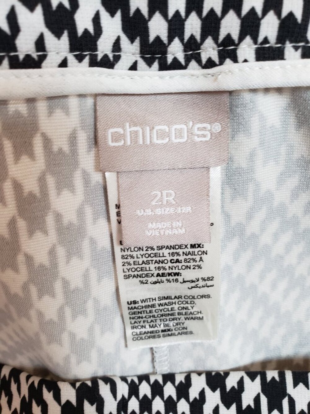 Chico’s Black White Houndstooth Wide Leg Pull On Pants Size 2R (12Large) - Picture 5 of 8